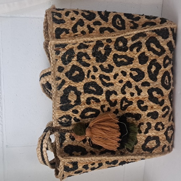 America & Beyond Large Jute Braided Leopard Print Tote Bag Tassels - Picture 3 of 17